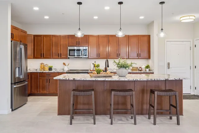 $499,900 | 1948 Wayzata Boulevard, Unit 114, Long Lake, MN 55356