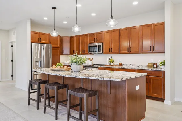 $499,900 | 1948 Wayzata Boulevard, Unit 114, Long Lake, MN 55356