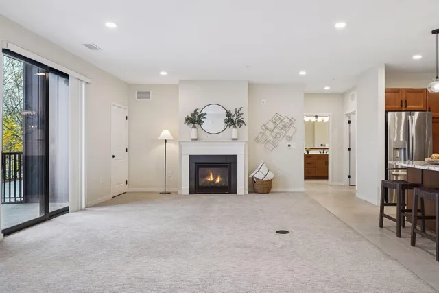 $499,900 | 1948 Wayzata Boulevard, Unit 114, Long Lake, MN 55356