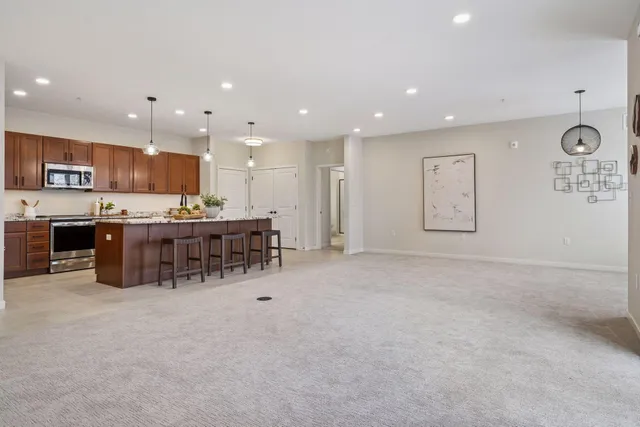 $499,900 | 1948 Wayzata Boulevard, Unit 114, Long Lake, MN 55356