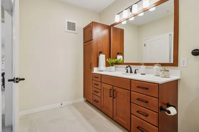 $499,900 | 1948 Wayzata Boulevard, Unit 114, Long Lake, MN 55356