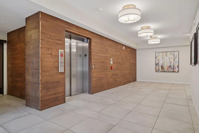 $499,900 | 1948 Wayzata Boulevard, Unit 114, Long Lake, MN 55356