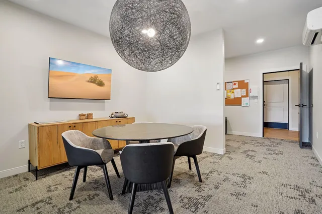 $499,900 | 1948 Wayzata Boulevard, Unit 114, Long Lake, MN 55356