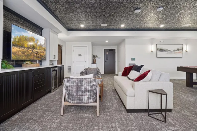 $499,900 | 1948 Wayzata Boulevard, Unit 114, Long Lake, MN 55356