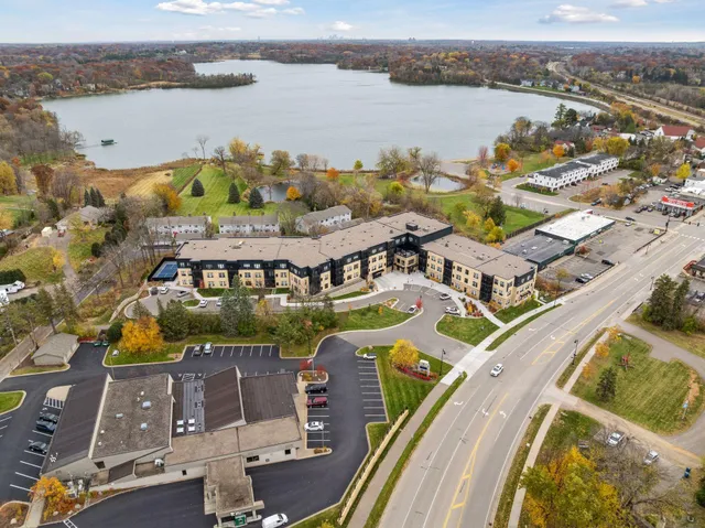 $499,900 | 1948 Wayzata Boulevard, Unit 114, Long Lake, MN 55356
