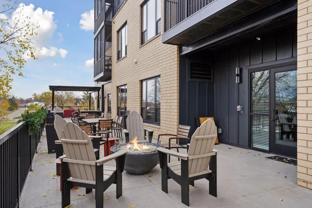 $499,900 | 1948 Wayzata Boulevard, Unit 114, Long Lake, MN 55356