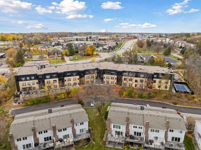 $499,900 | 1948 Wayzata Boulevard, Unit 114, Long Lake, MN 55356