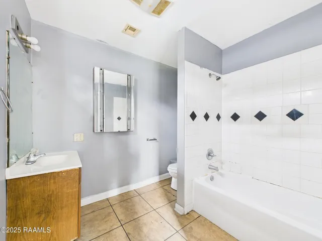 $800 | 615 Walker Road, Lafayette, LA 70506