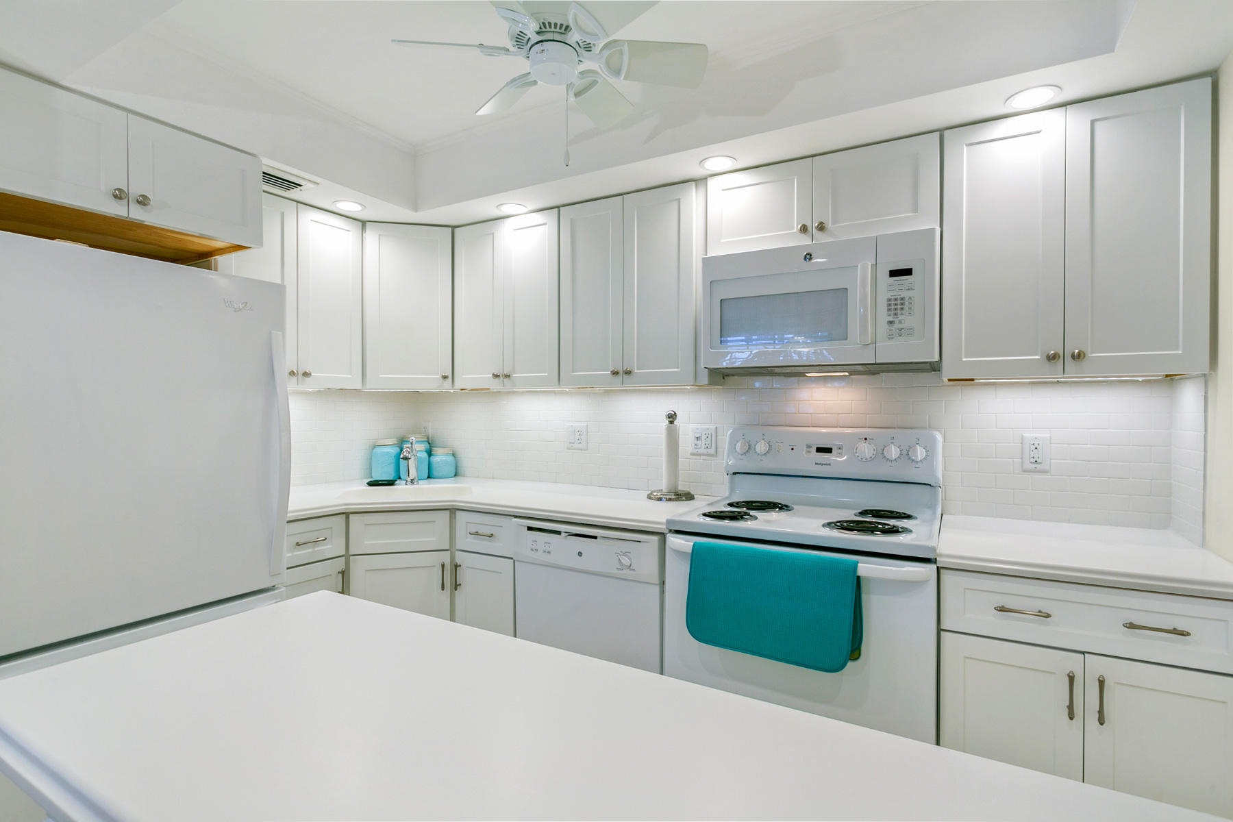 5505 North Ocean Boulevard, Unit 8105 Ocean Ridge, FL 33435 - Photo 11 of 26 Kitchen 3_web