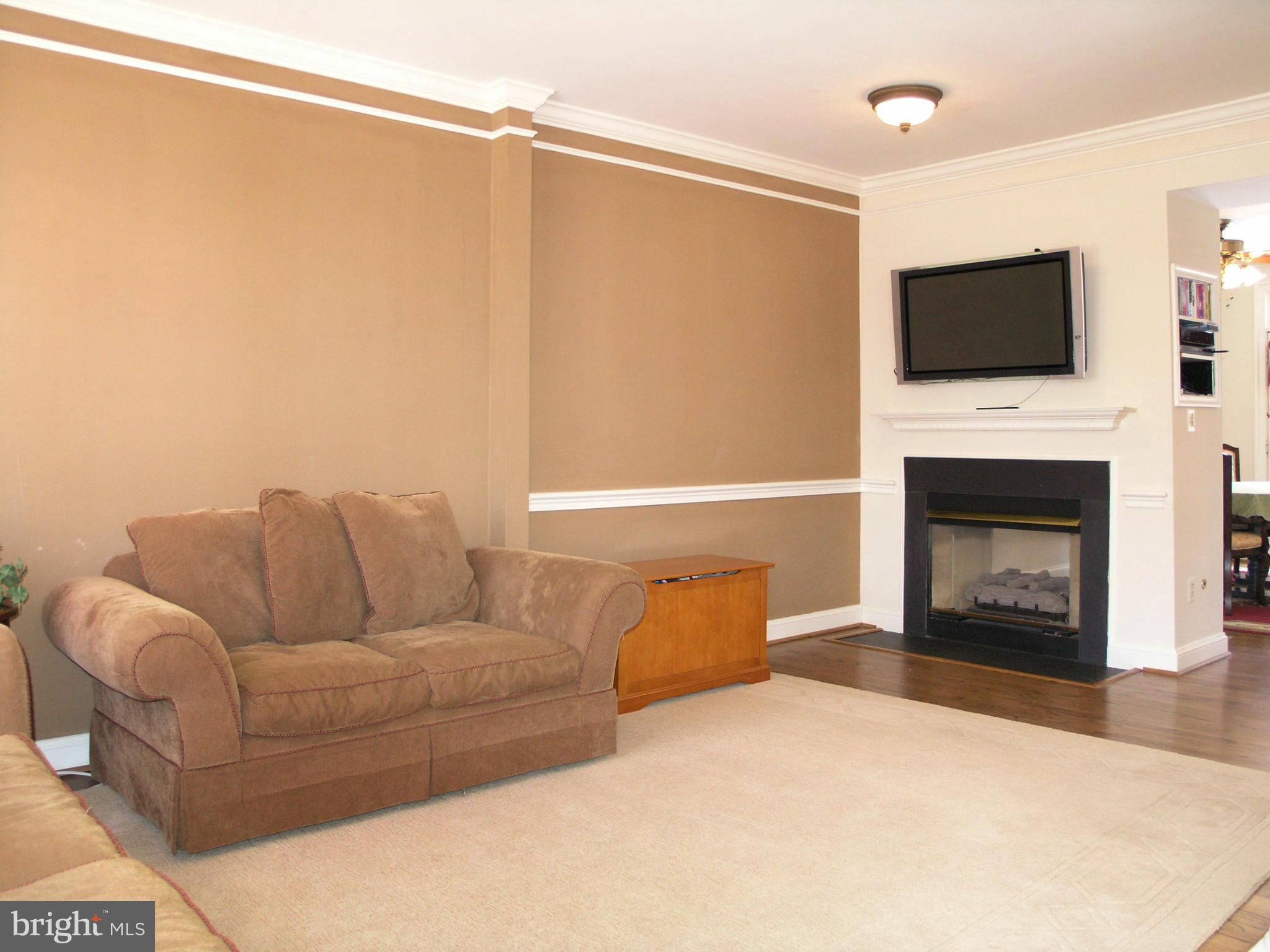 1321 Sundial Drive Reston, VA 20194 - Photo 9 of 26 Living Room