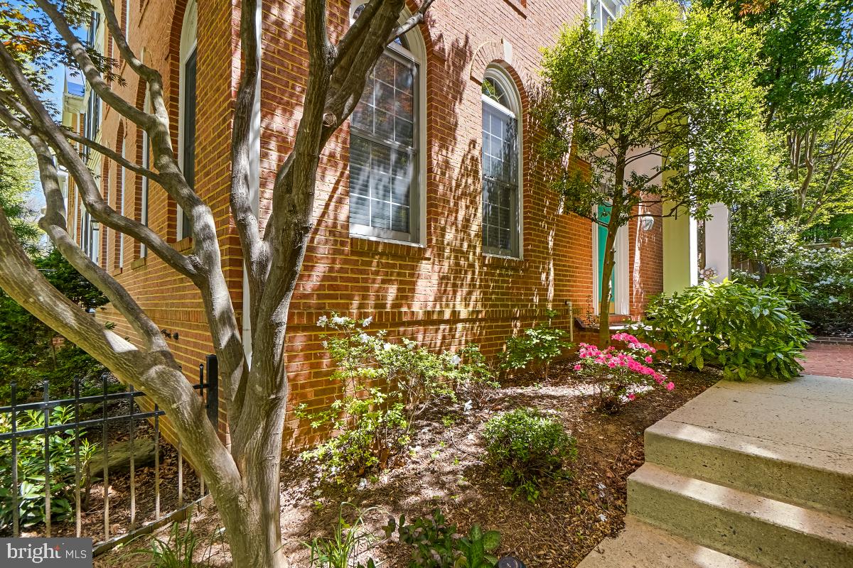 217 Hart Road Gaithersburg, MD 20878 - Photo 2 of 12 Gallery Image 2