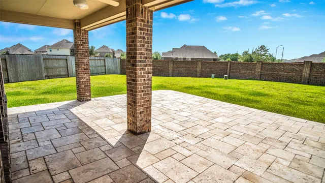 a view of a garden with a apartment