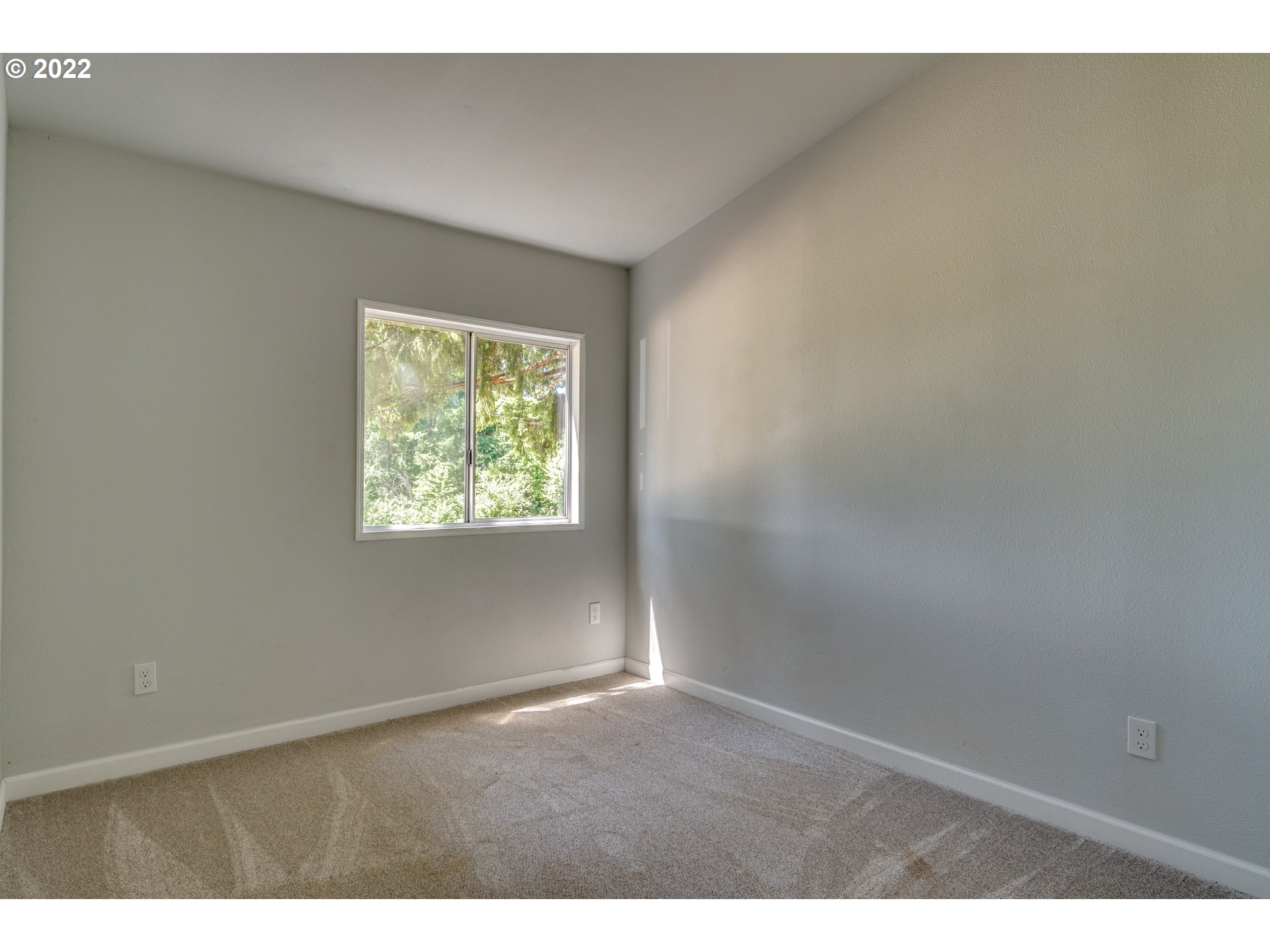35355 Southeast Surface Road Estacada, OR 97023 - Photo 19 of 32 an empty room with windows