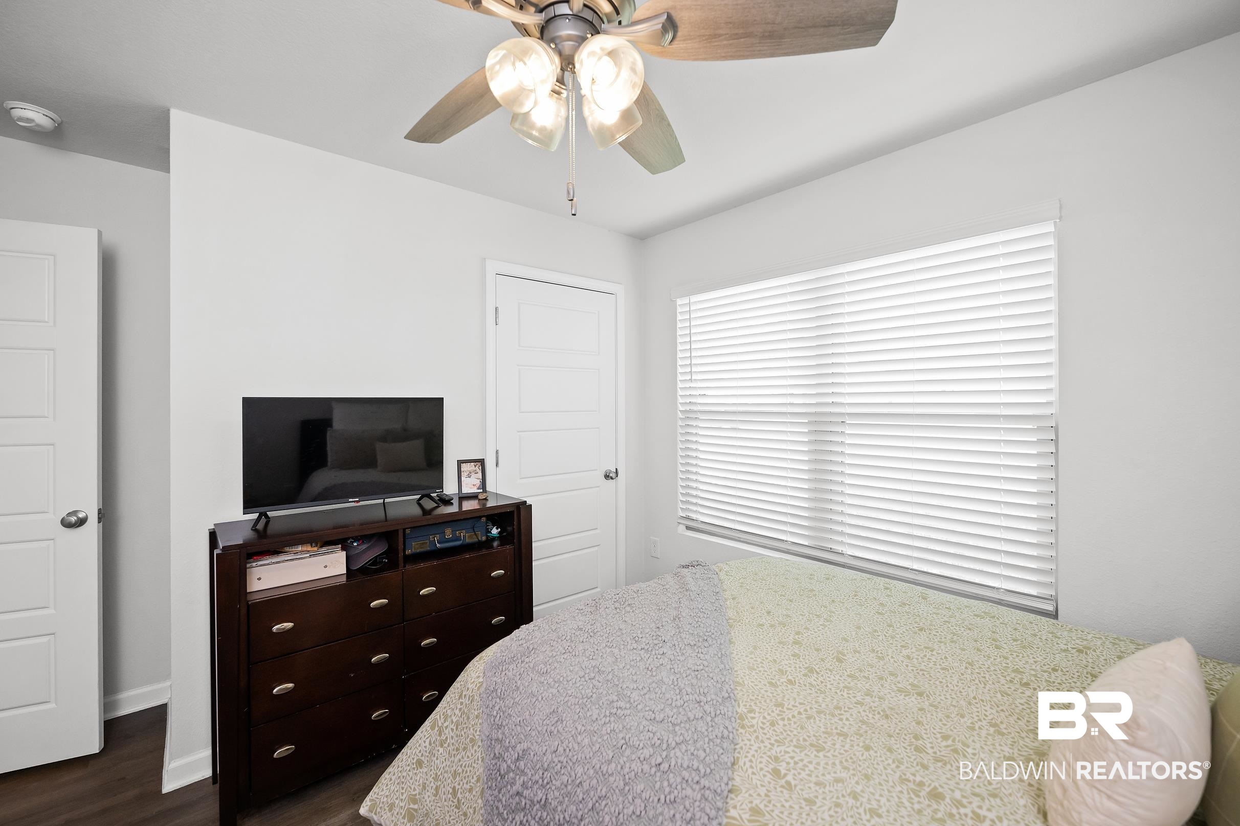 32030 Terranova Loop Lillian, AL 36549 - Photo 19 of 30 White walls with coordinating trim