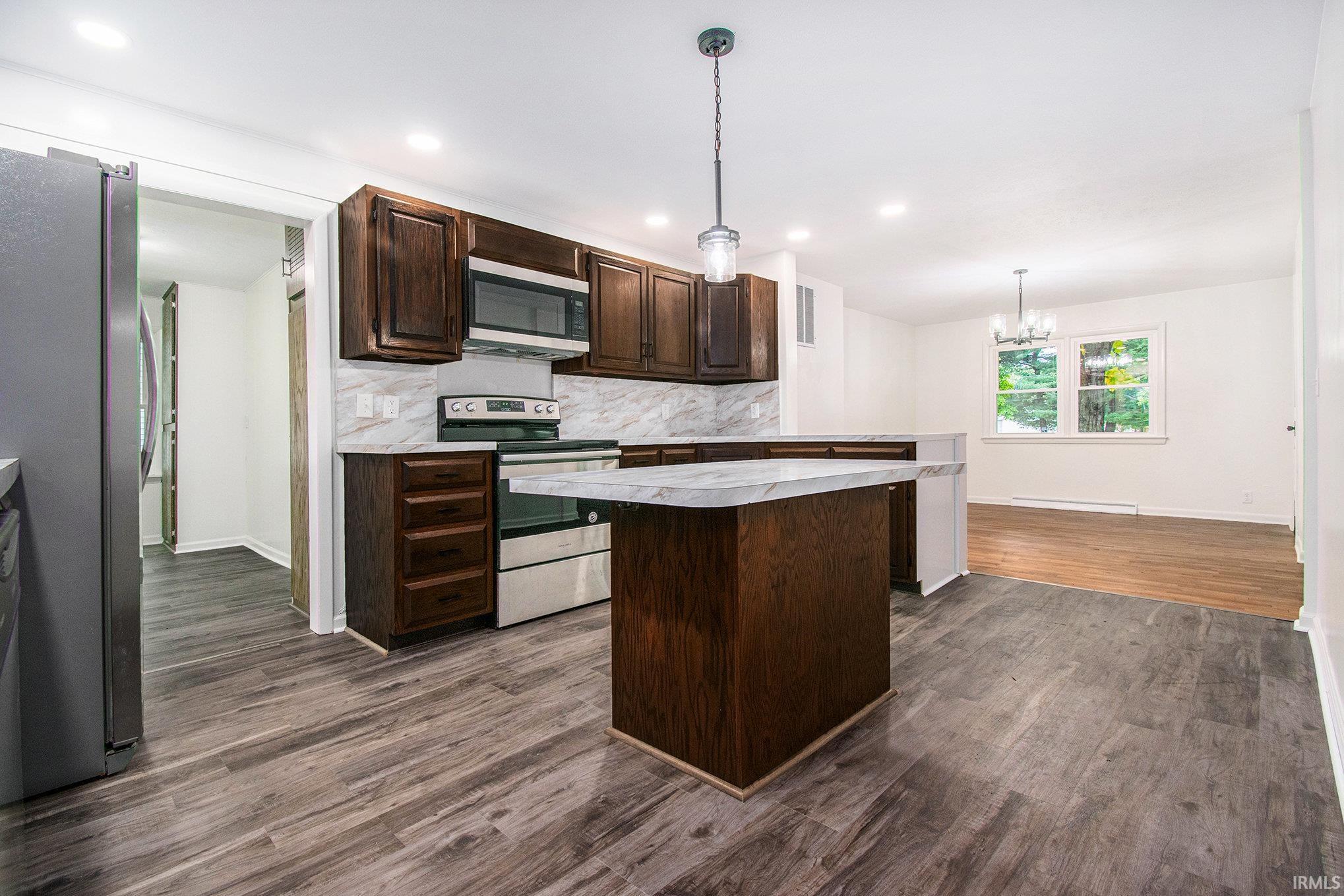 751 South Locke Street Nappanee, IN 46550 - Photo 7 of 28