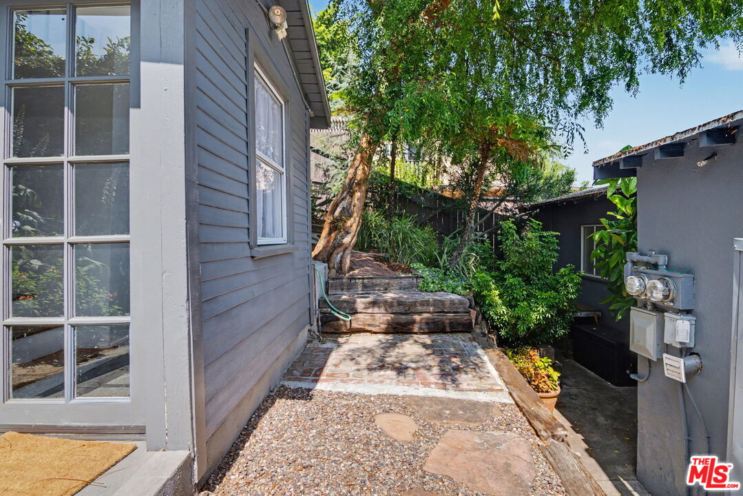 2449 Riverside Place Los Angeles, CA 90039 - Photo 18 of 42