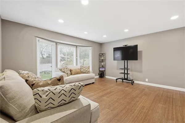 $329,000 | 3601 Northwest 56th Street, Kansas City, MO 64151
