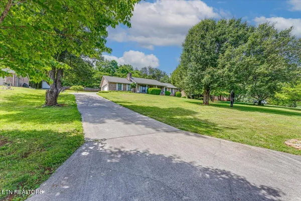 $499,800 | 817 Pioneer Drive, Seymour, TN 37865