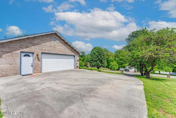 $499,800 | 817 Pioneer Drive, Seymour, TN 37865