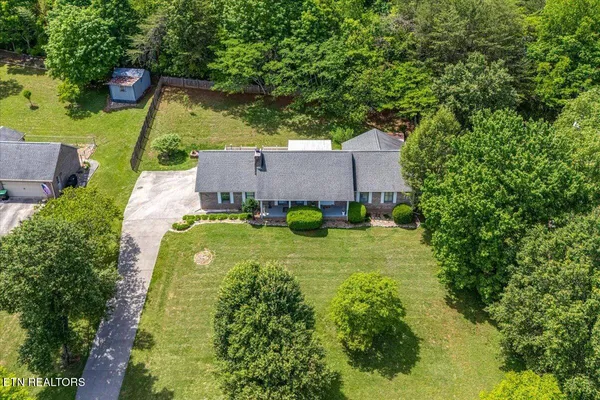 $499,800 | 817 Pioneer Drive, Seymour, TN 37865