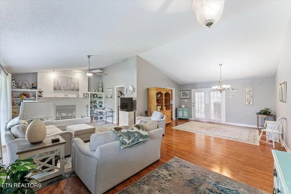 $499,800 | 817 Pioneer Drive, Seymour, TN 37865