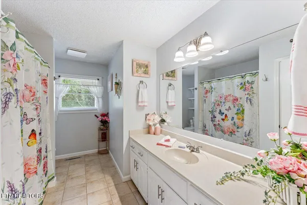 $499,800 | 817 Pioneer Drive, Seymour, TN 37865
