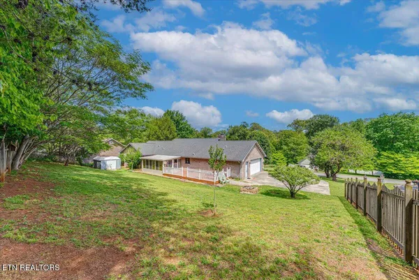 $499,800 | 817 Pioneer Drive, Seymour, TN 37865