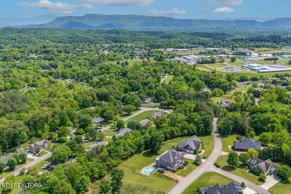 $499,800 | 817 Pioneer Drive, Seymour, TN 37865