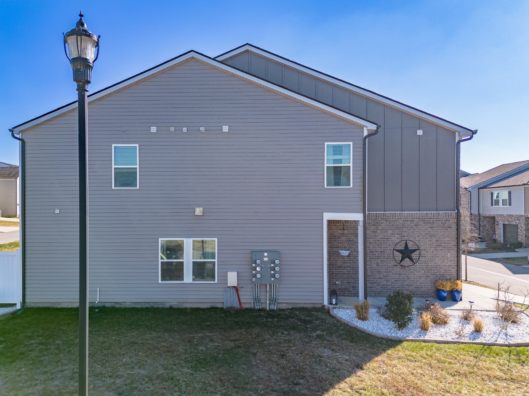 744 Prairie View Drive Columbia, TN 38401 - Photo 4 of 60 a front view of a house with a yard