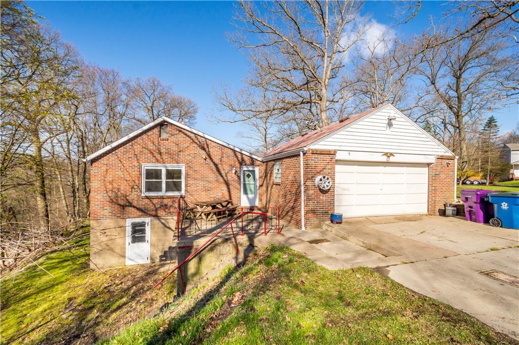635 Beech Road Pittsburgh, PA 15239 - Photo 3 of 25