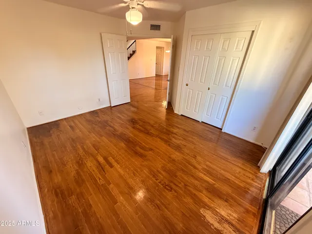 en empty room with wooden floor