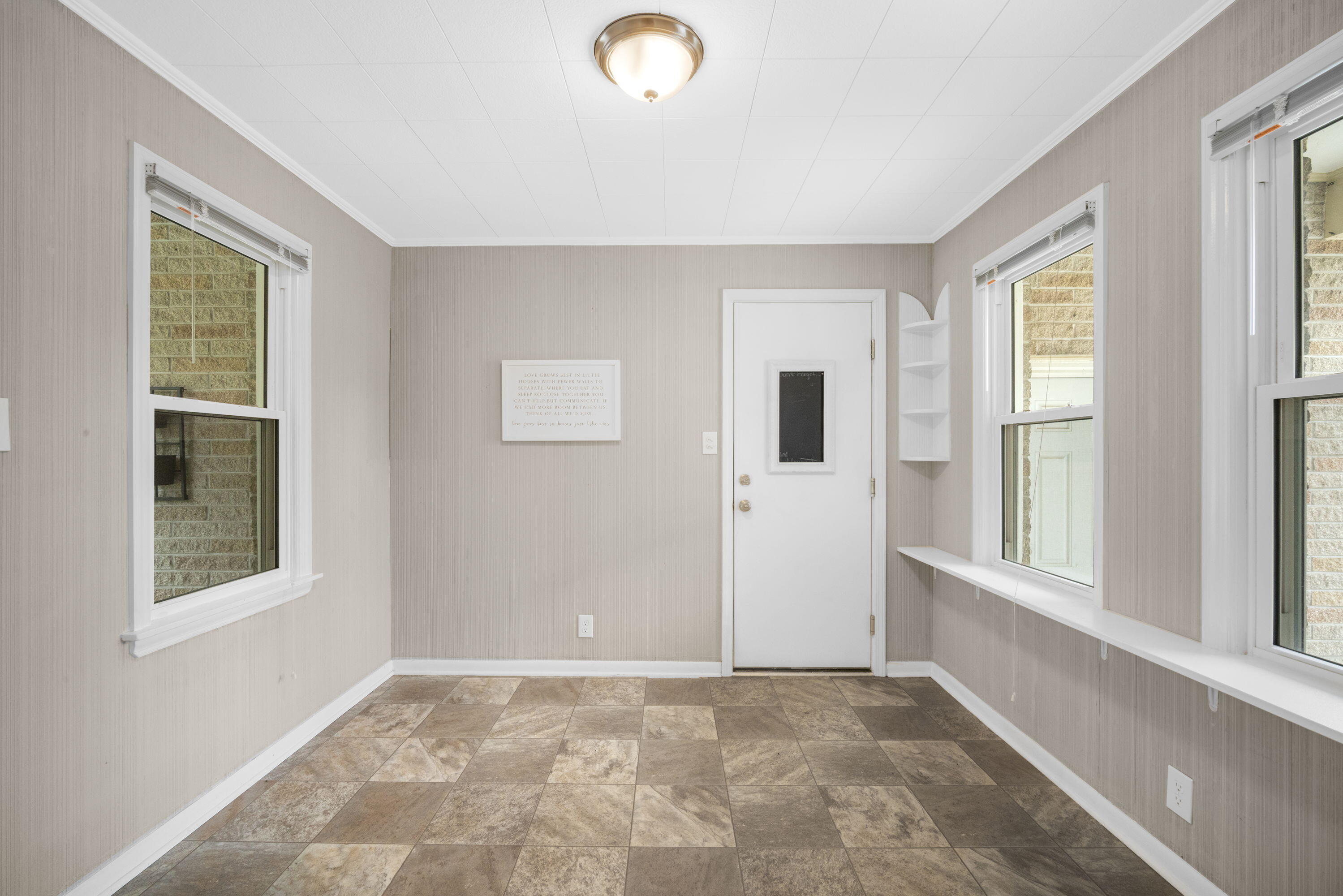 1260 South Edwards Street Brookfield, WI 53005 - Photo 3 of 26 4_imgDSC09057