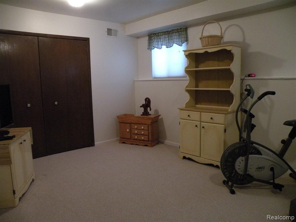 34585 Ridge Street Richmond, MI 48062 - Photo 20 of 25 DSCN5628.JPG