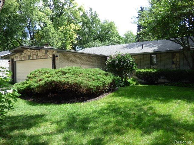 30021 Rambling Road Southfield, MI 48076 - Photo 1 of 17 RAMBLING 001.jpg