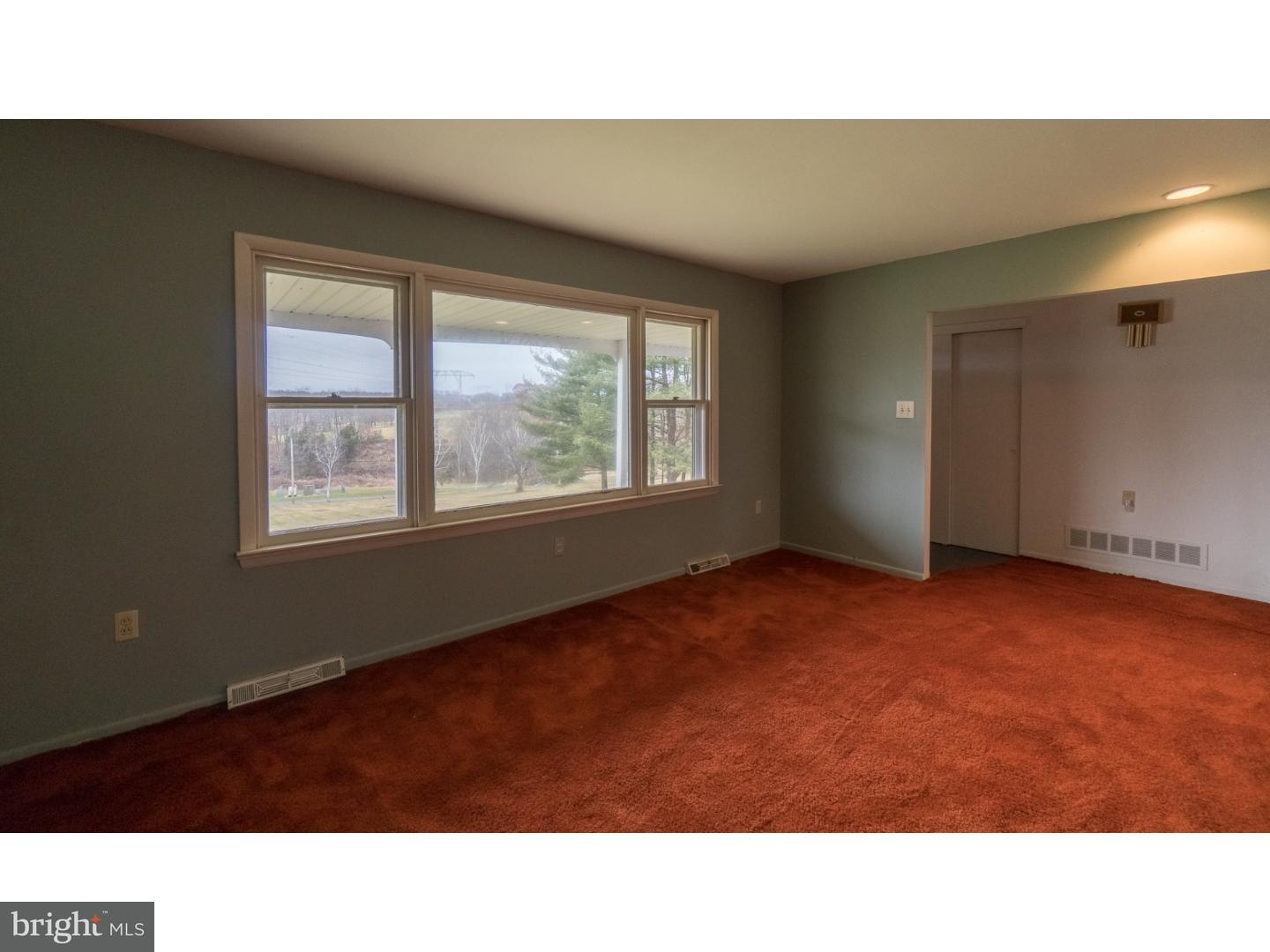 189 Morris Road Harleysville, PA 19438 - Photo 6 of 25 Living Room