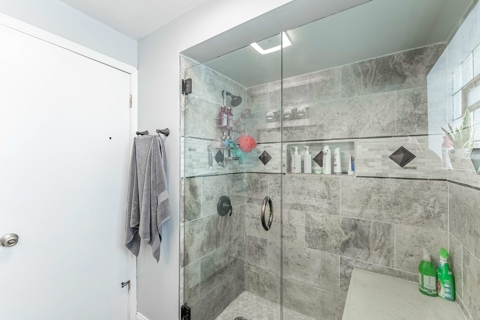 6031 South Normandy Avenue Chicago, IL 60638 - Photo 12 of 26 a bathroom with a shower