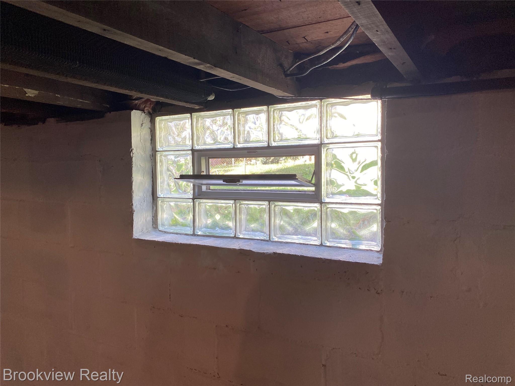 2424 West Auburn Road Rochester, MI 48309 - Photo 29 of 29 3865F4DE-09DE-45A6-B4C5-6F4B20E15469.jpeg