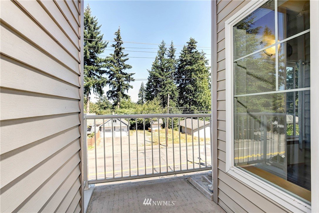 1311 North 145th Street, Unit B Seattle, WA 98133 - Photo 20 of 31 a view of a balcony with a pot