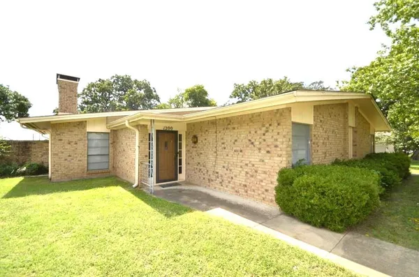 $1,500 | 1200 West Munson Street, Denison, TX 75020