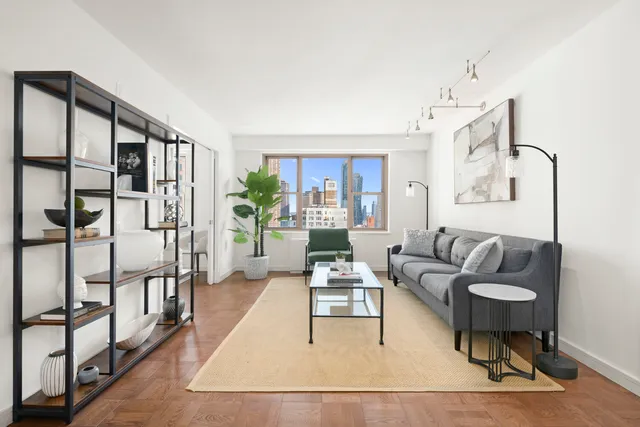 $1,250,000 | 137 East 36th Street, Unit 16B | Murray Hill