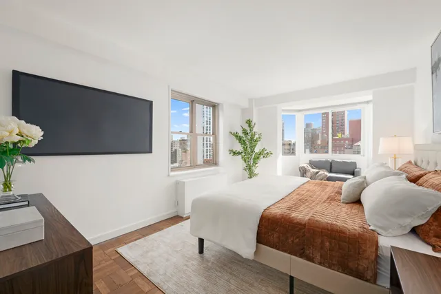 $1,250,000 | 137 East 36th Street, Unit 16B | Murray Hill