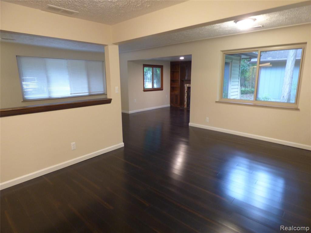6120 Commerce Road West Bloomfield, MI 48324 - Photo 12 of 28