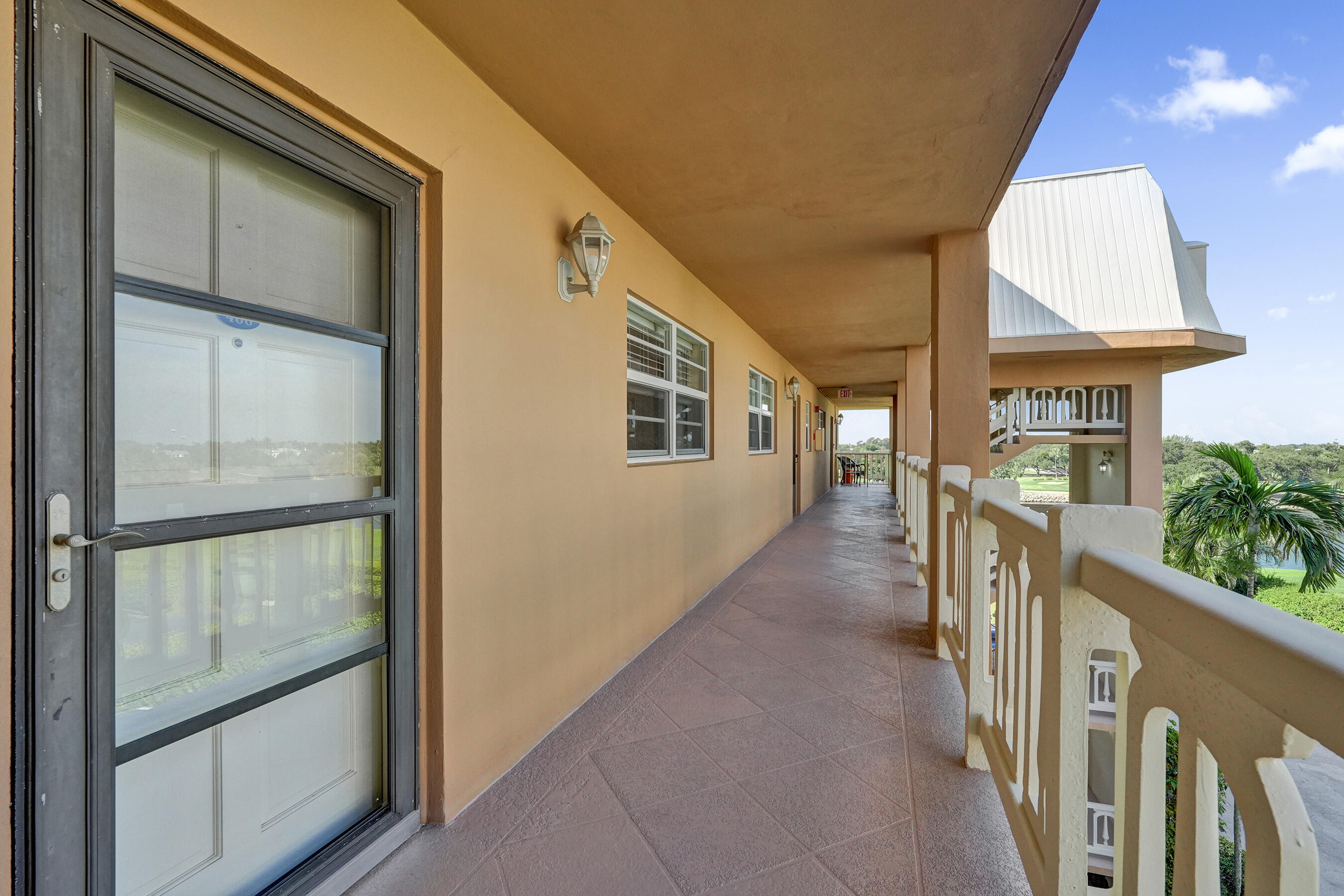 308 Golfview Road, Unit 406 North Palm Beach, FL 33408 - Photo 4 of 45 DSC02143