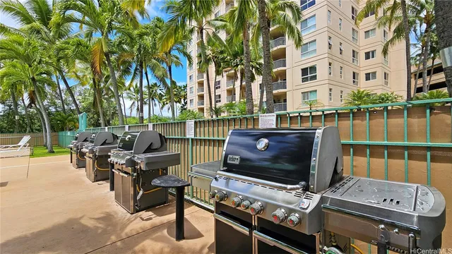 $599,000 | 3075 Ala Poha Place, Unit 611, Honolulu, HI 96818