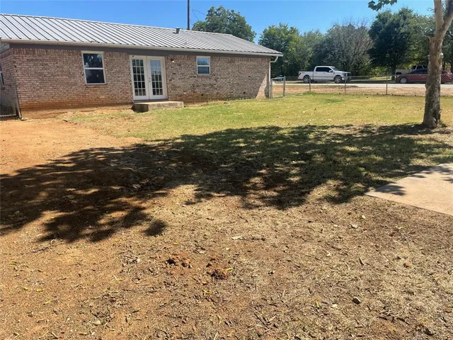 $168,900 | 306 Old Caddo Avenue, Breckenridge, TX 76424