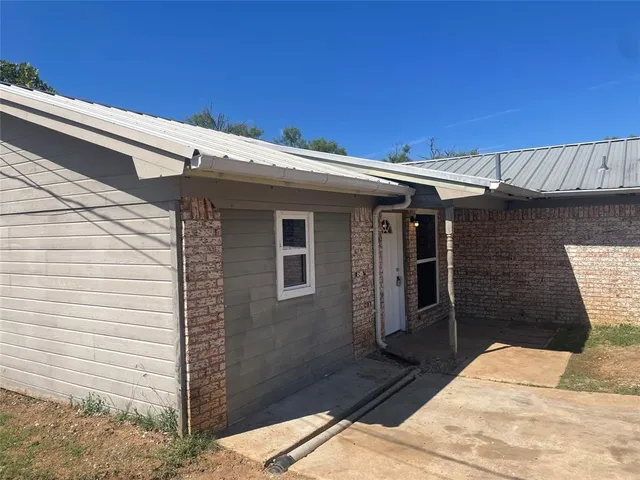 $168,900 | 306 Old Caddo Avenue, Breckenridge, TX 76424