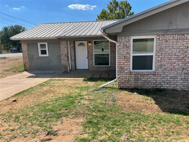 $168,900 | 306 Old Caddo Avenue, Breckenridge, TX 76424