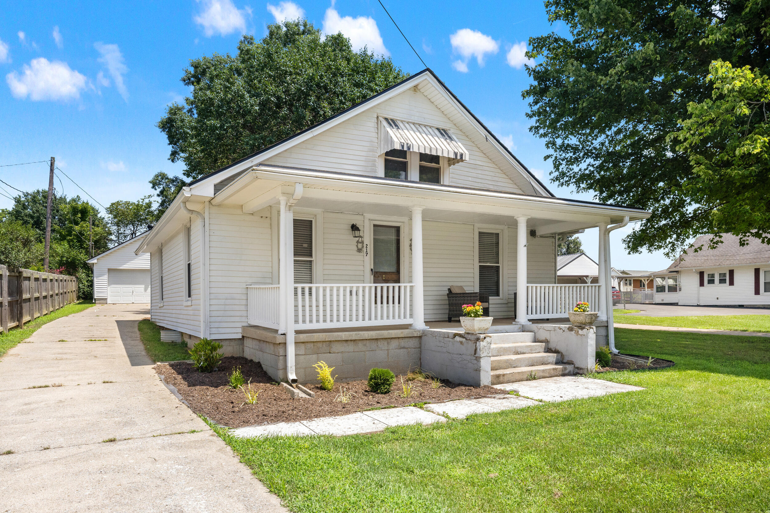 217 North Middletown Road Paris, KY 40361 - Photo 1 of 28 23_img_9410