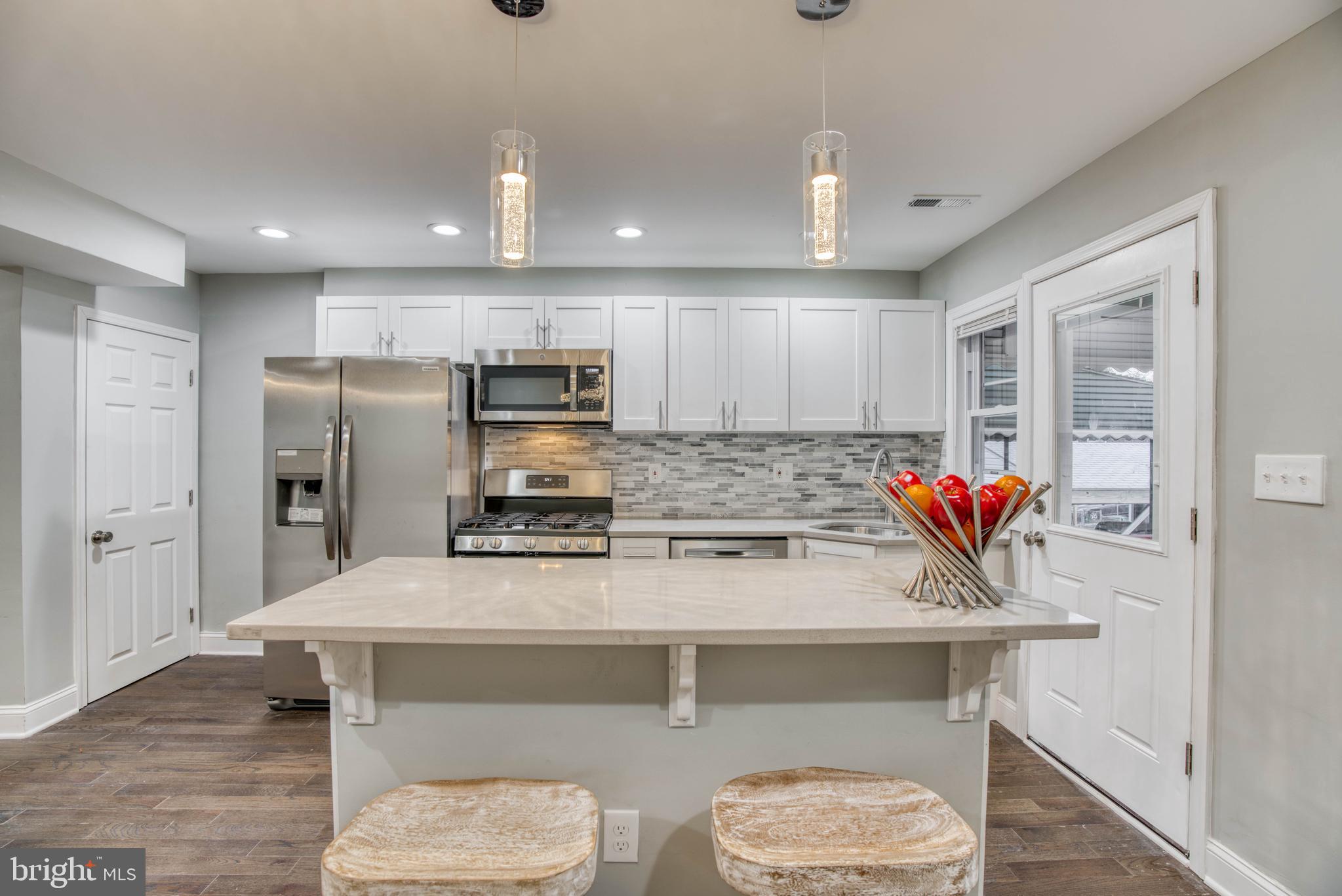 918 Kevin Road Baltimore, MD 21229 - Photo 2 of 25