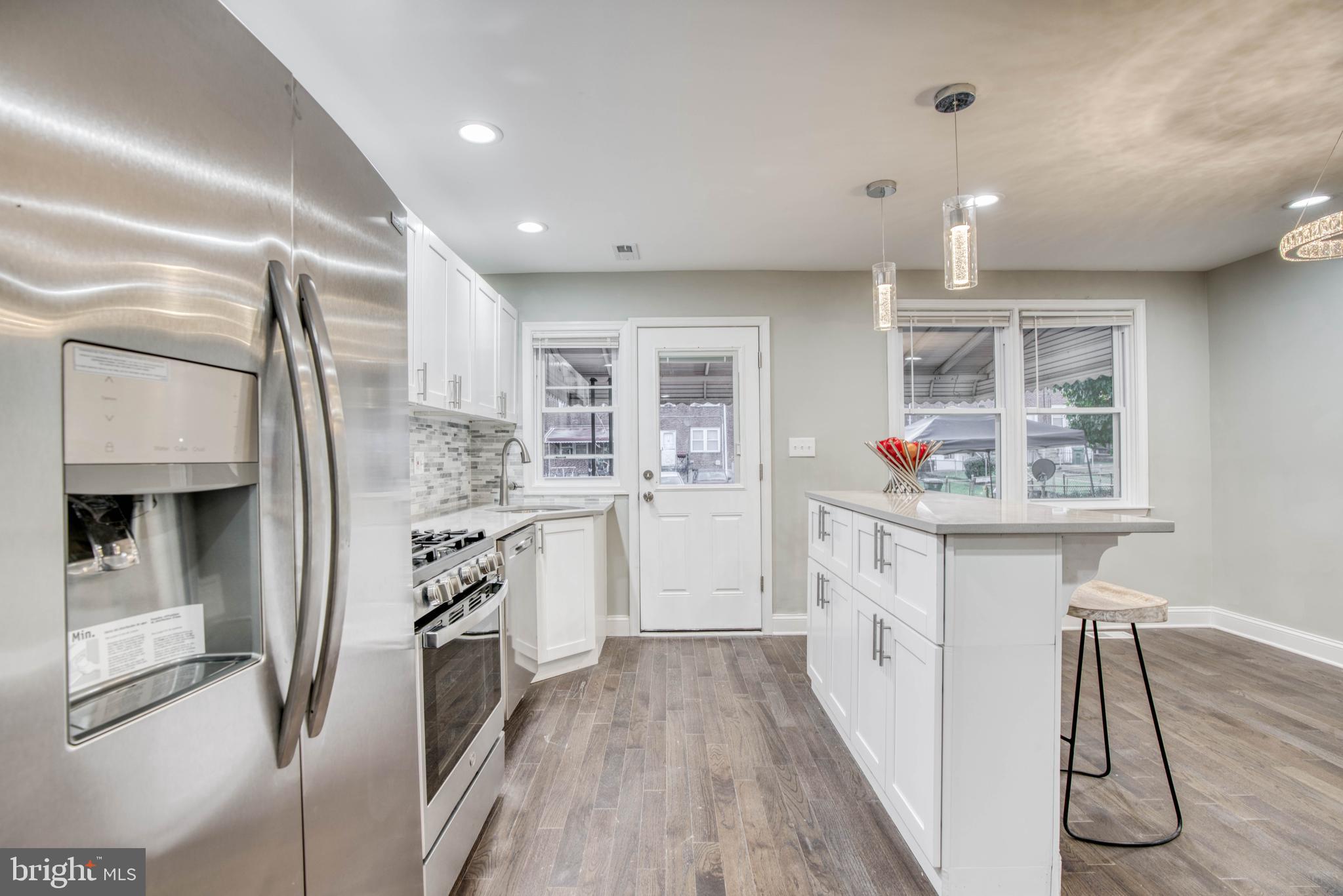 918 Kevin Road Baltimore, MD 21229 - Photo 3 of 25